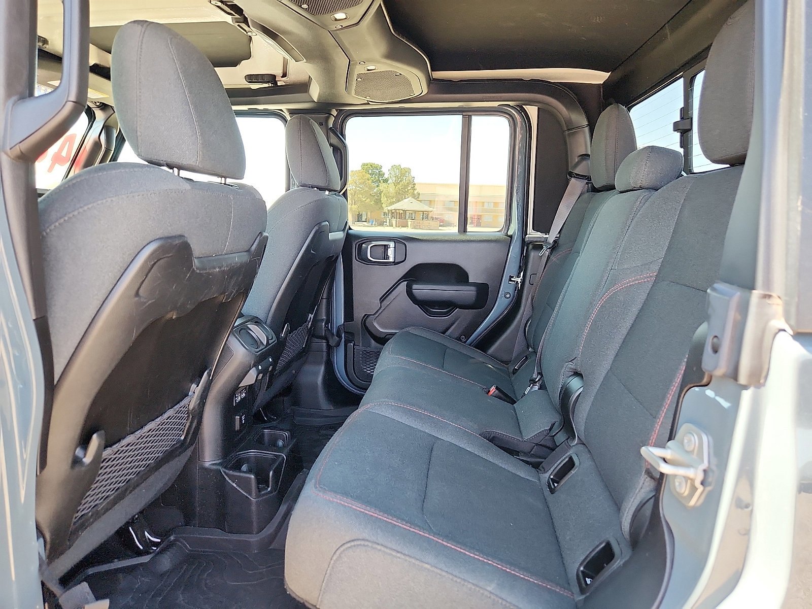 Used 2024 Jeep Gladiator Rubicon w/ Technology Group image 9