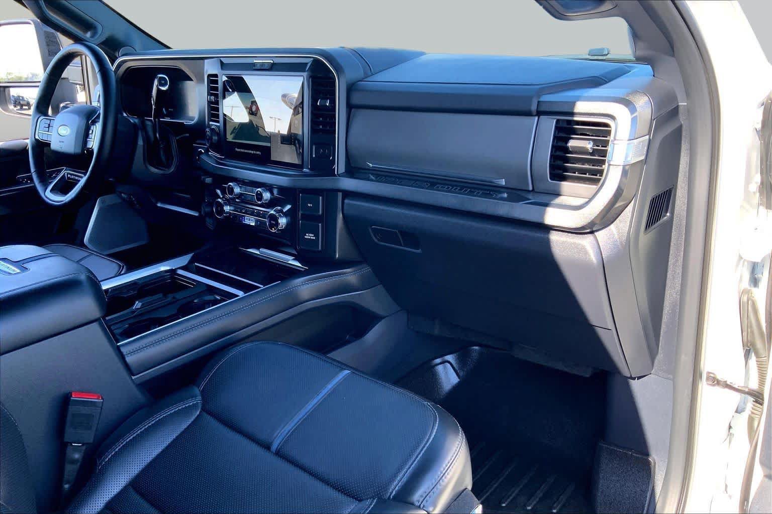 Certified 2025 Ford F250 Platinum w/ FX4 Off-Road Package AWD/4WD image 17