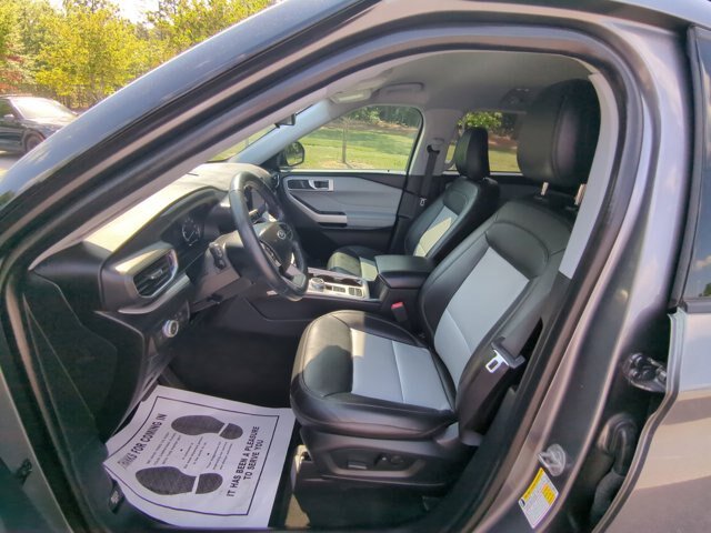 Certified 2022 Ford Explorer XLT w/ Equipment Group 202A RWD image 16