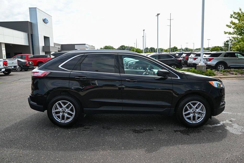Certified 2024 Ford Edge SEL w/ Convenience Package AWD/4WD image 3