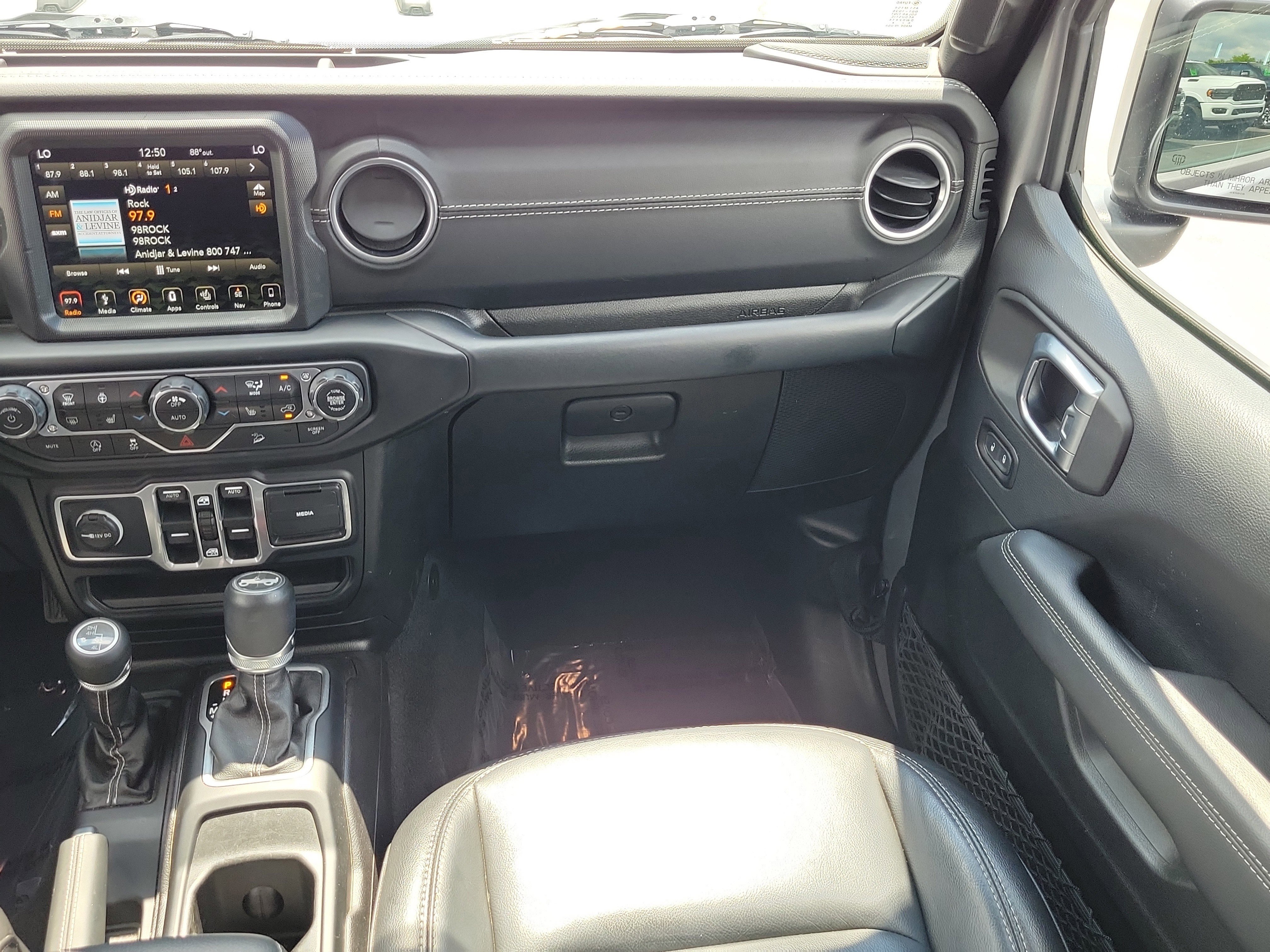 Used 2018 Jeep Wrangler Unlimited Sahara image 15