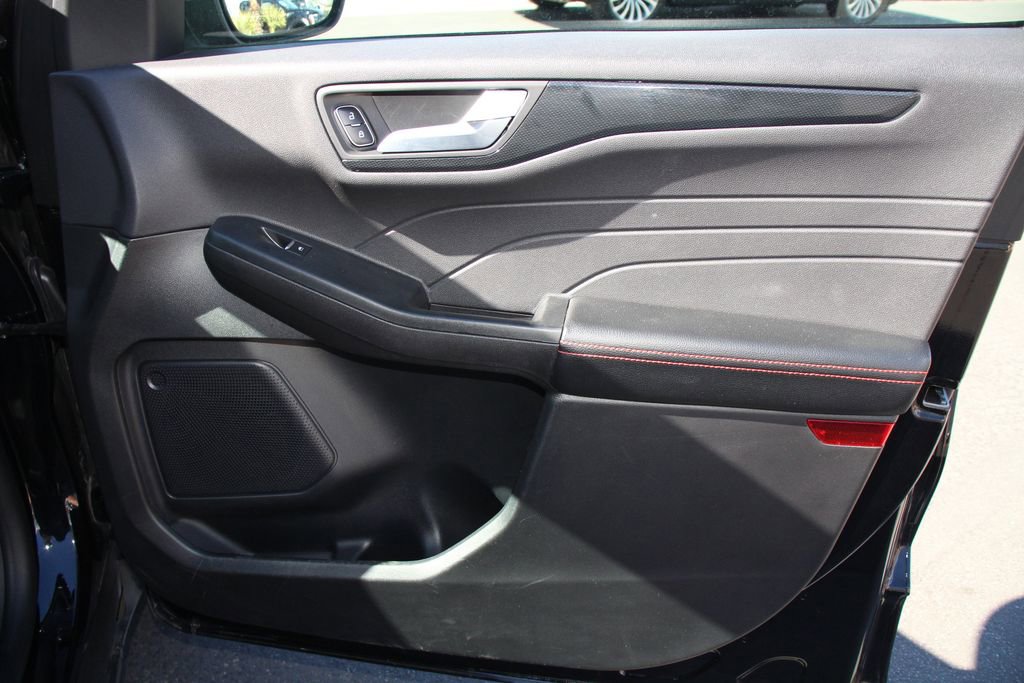 Certified 2025 Ford Escape ST-Line Select image 27