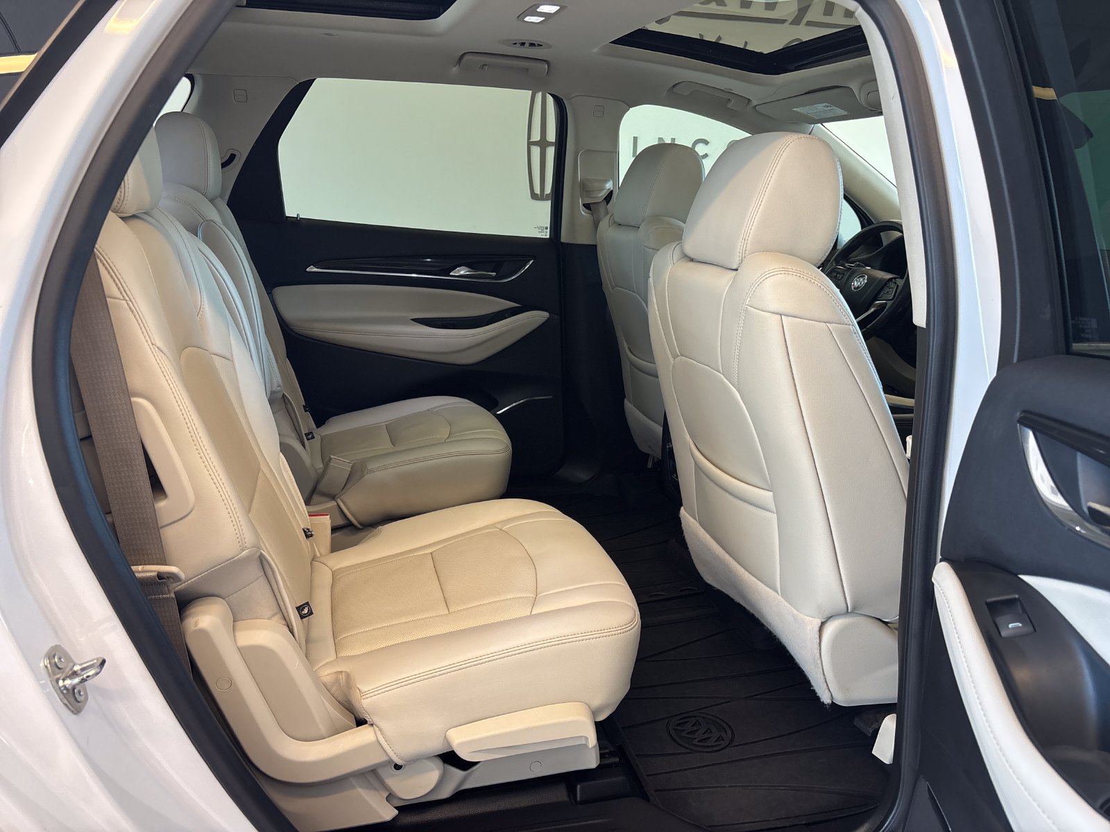 Used 2024 Buick Enclave Premium w/ Experience Buick Package FWD image 9
