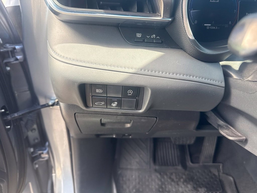 Used 2023 Toyota Highlander Limited FWD image 23