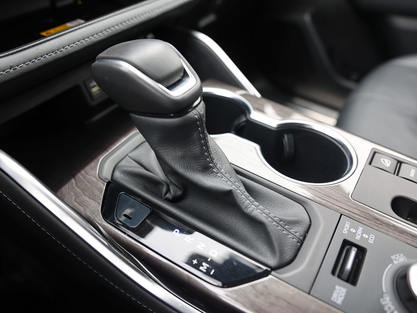 Used 2023 Toyota Highlander Platinum AWD/4WD image 35