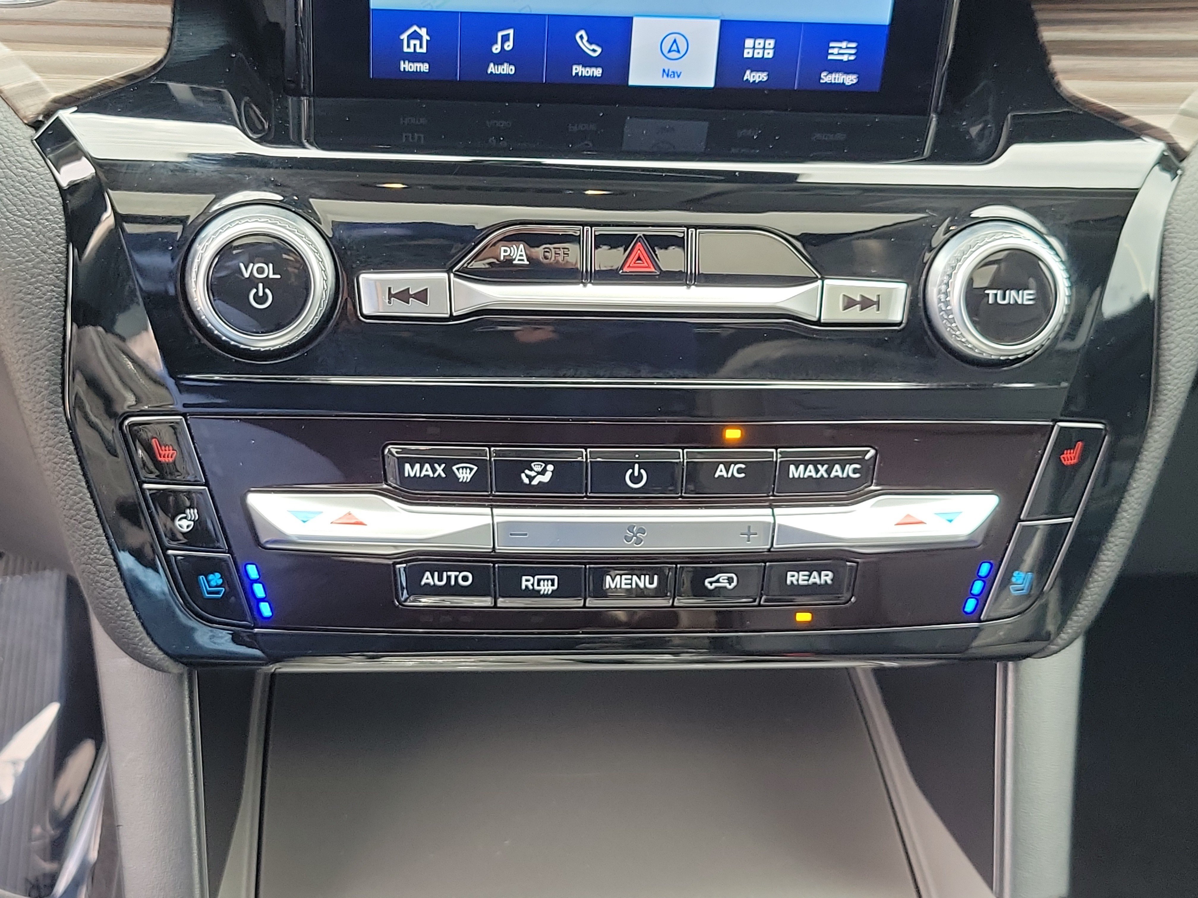 Certified 2023 Ford Explorer Limited w/ Limited Technology Package RWD image 26