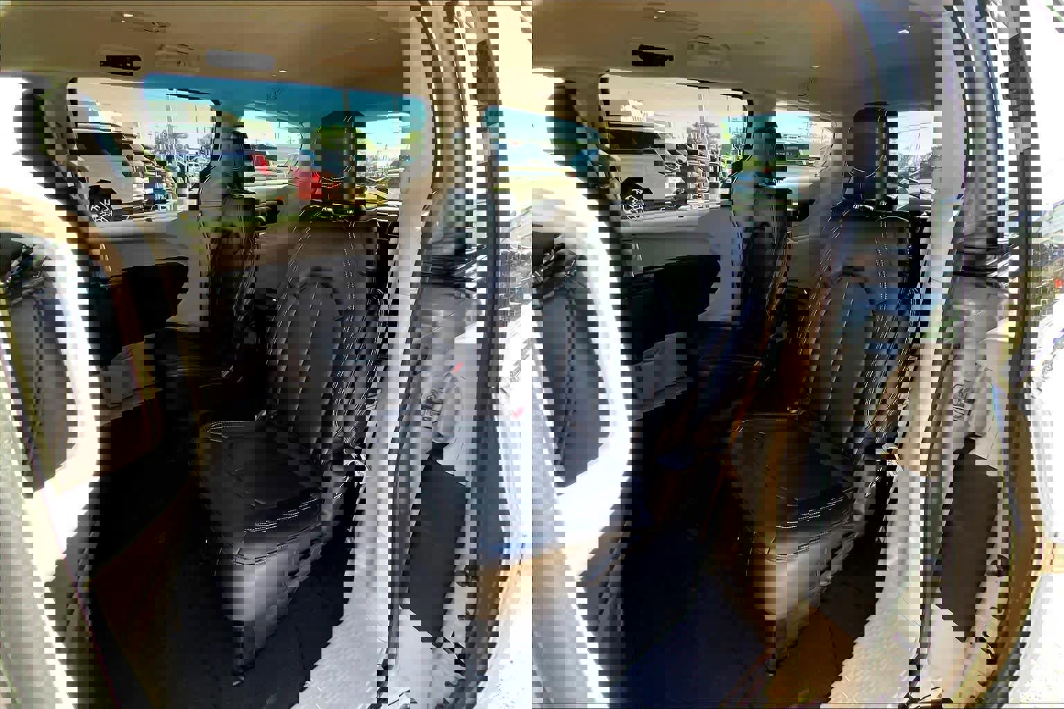 Used 2024 Chrysler Pacifica Touring-L image 21