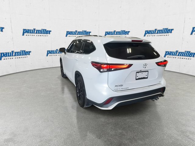 Used 2023 Toyota Highlander XSE FWD image 9