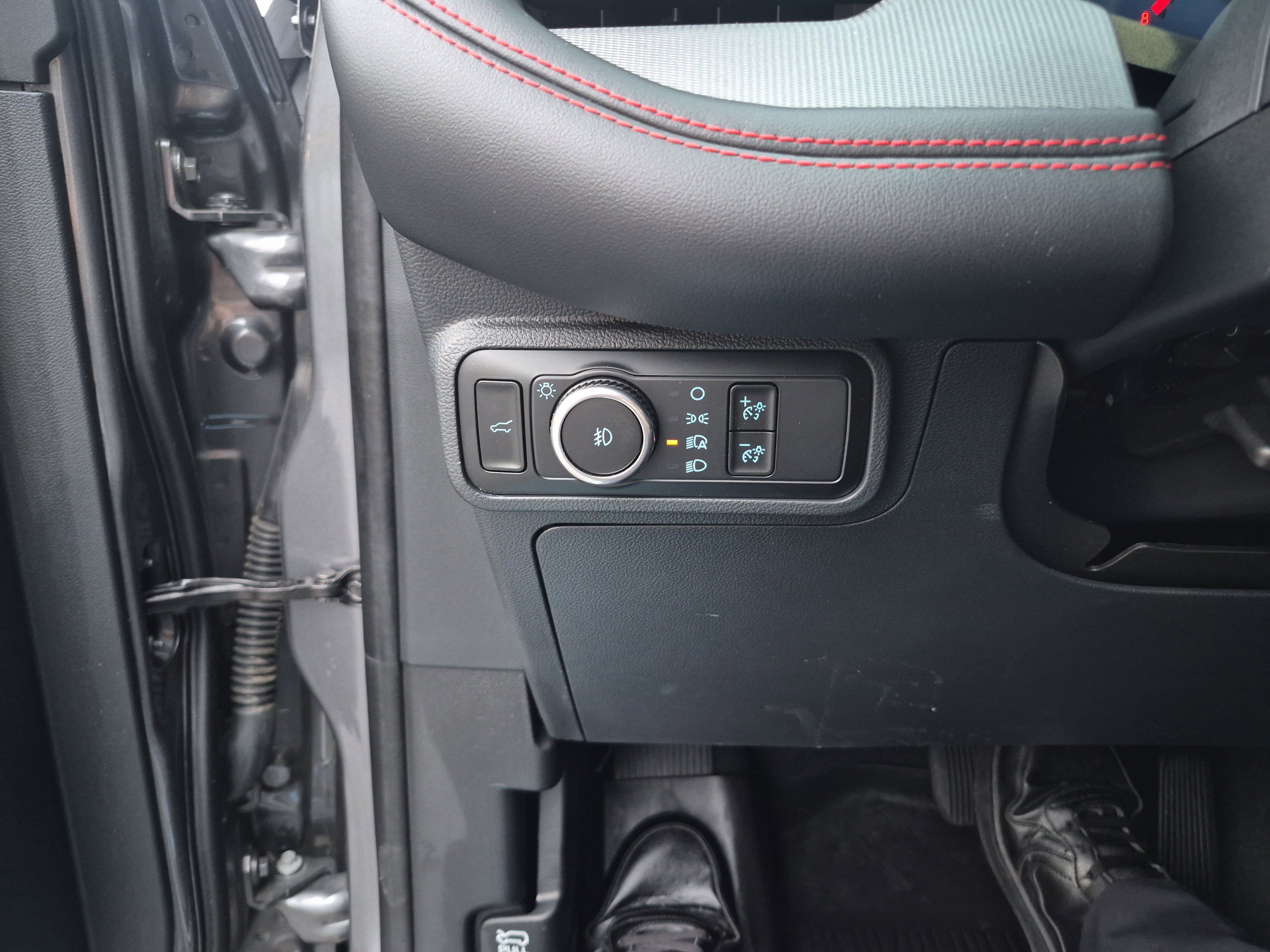 Certified 2025 Ford Explorer ST-Line image 23