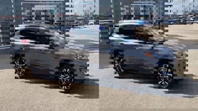 Certified 2021 Ford Escape SE w/ SE Sport Appearance Package AWD/4WD image 3