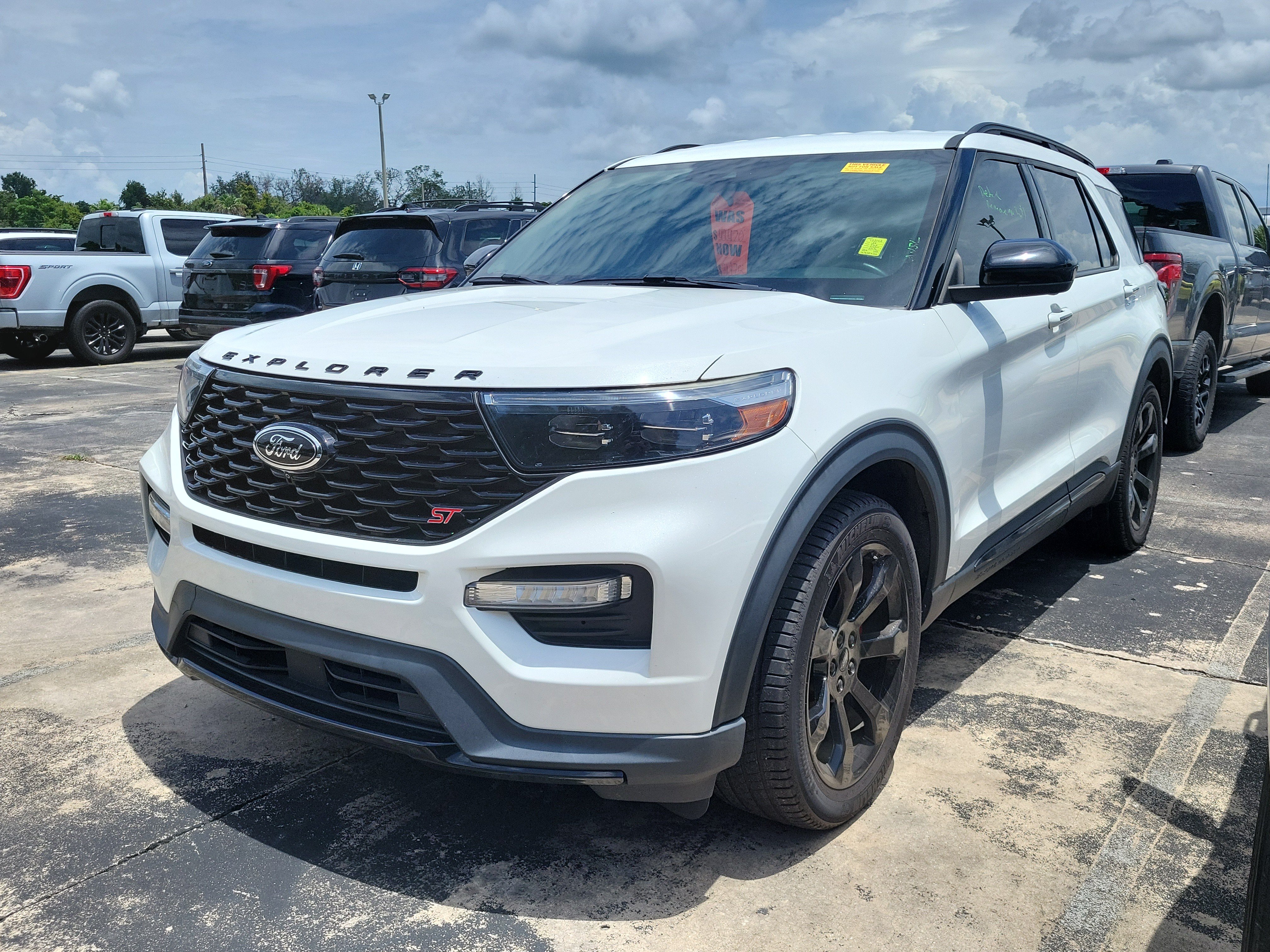 Certified 2022 Ford Explorer ST-Line w/ Class IV Trailer Tow Package RWD image 3