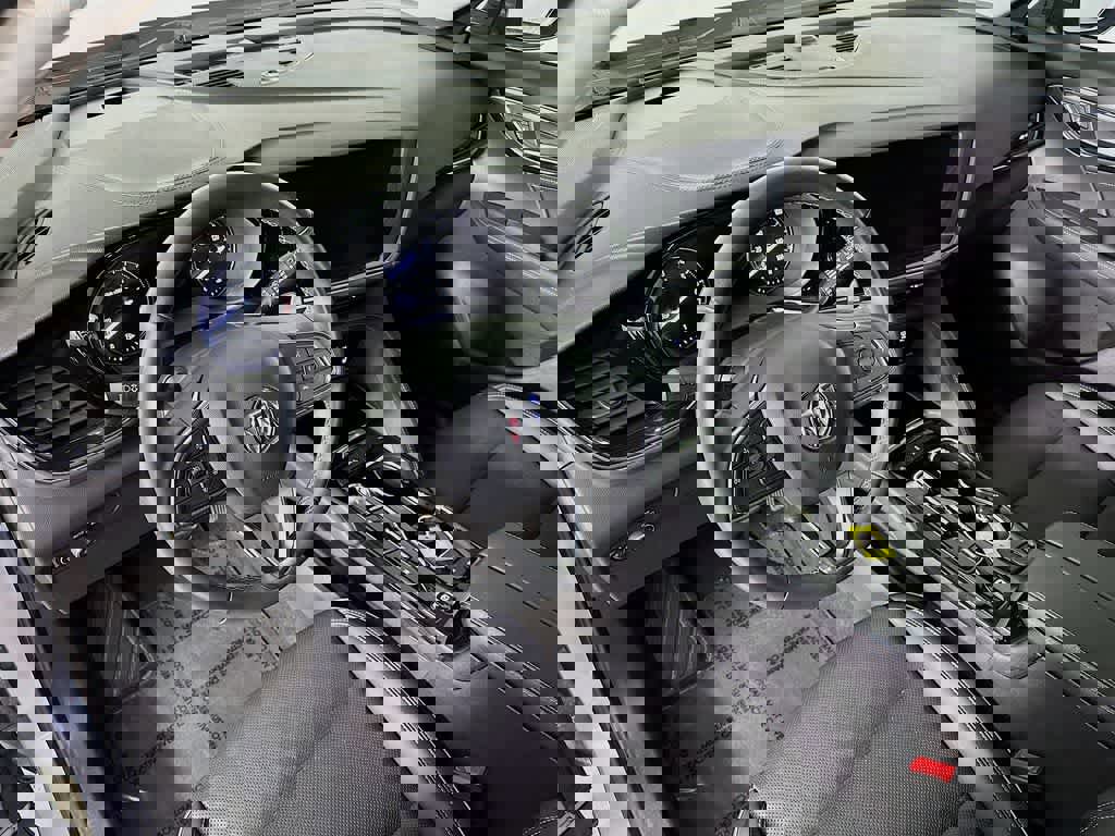 Used 2023 Buick Envision Essence image 2