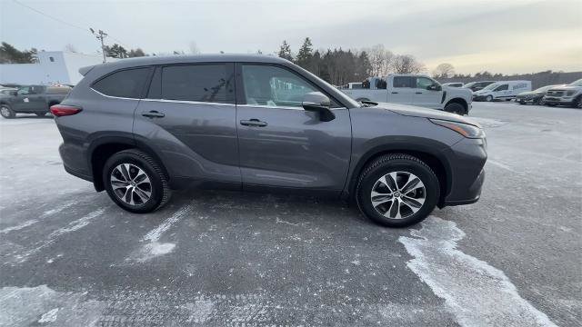 Used 2021 Toyota Highlander XLE image 7