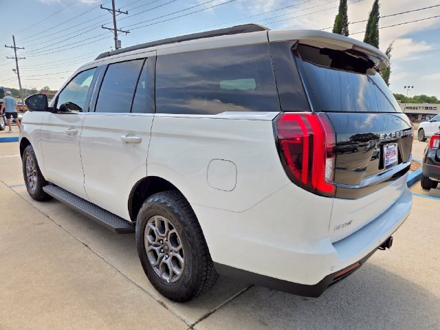 Certified 2025 Ford Expedition Active AWD/4WD image 15