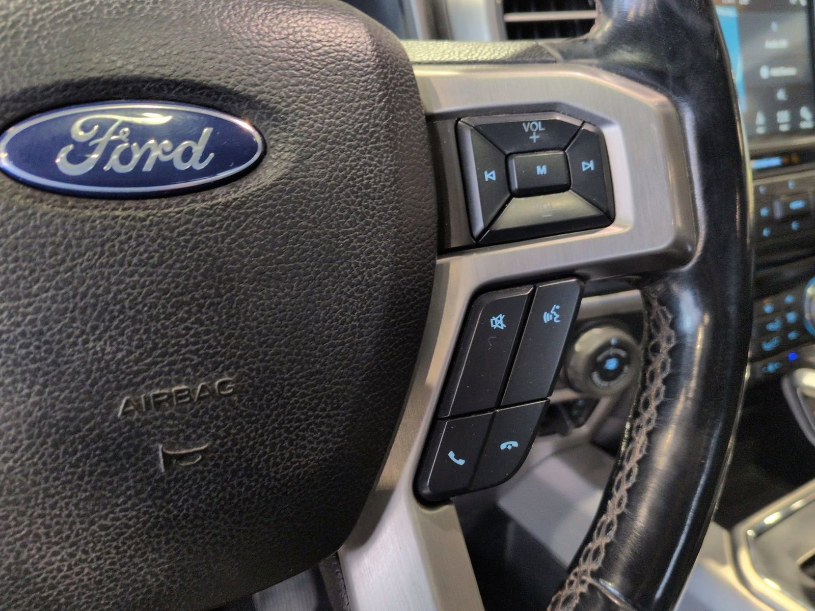 Certified 2018 Ford F150 Platinum w/ Technology Package image 30