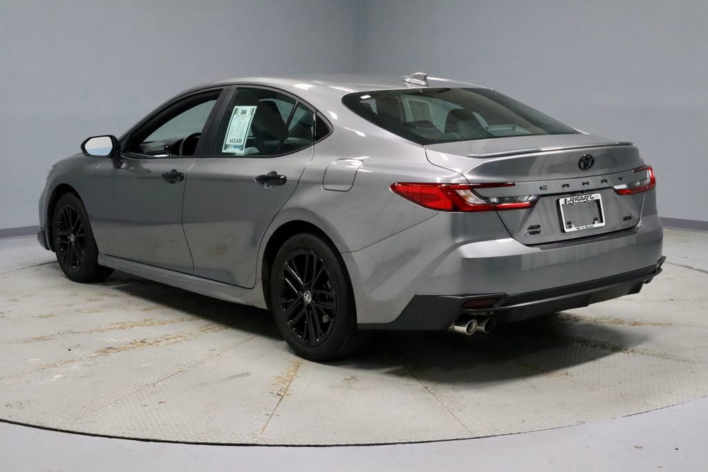 Used 2025 Toyota Camry SE AWD/4WD image 3