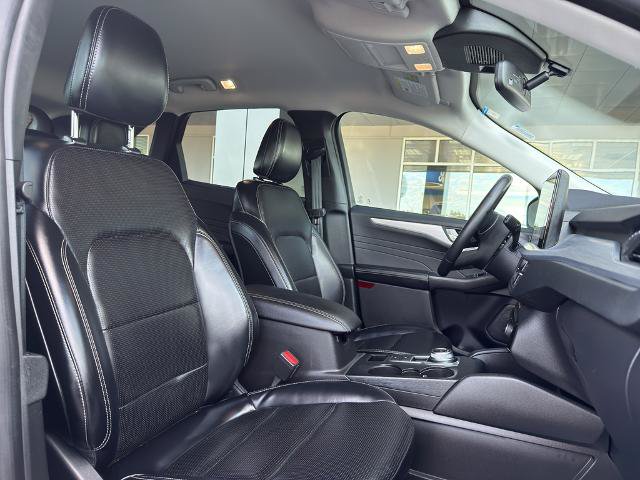 Certified 2024 Ford Escape Platinum AWD/4WD image 34