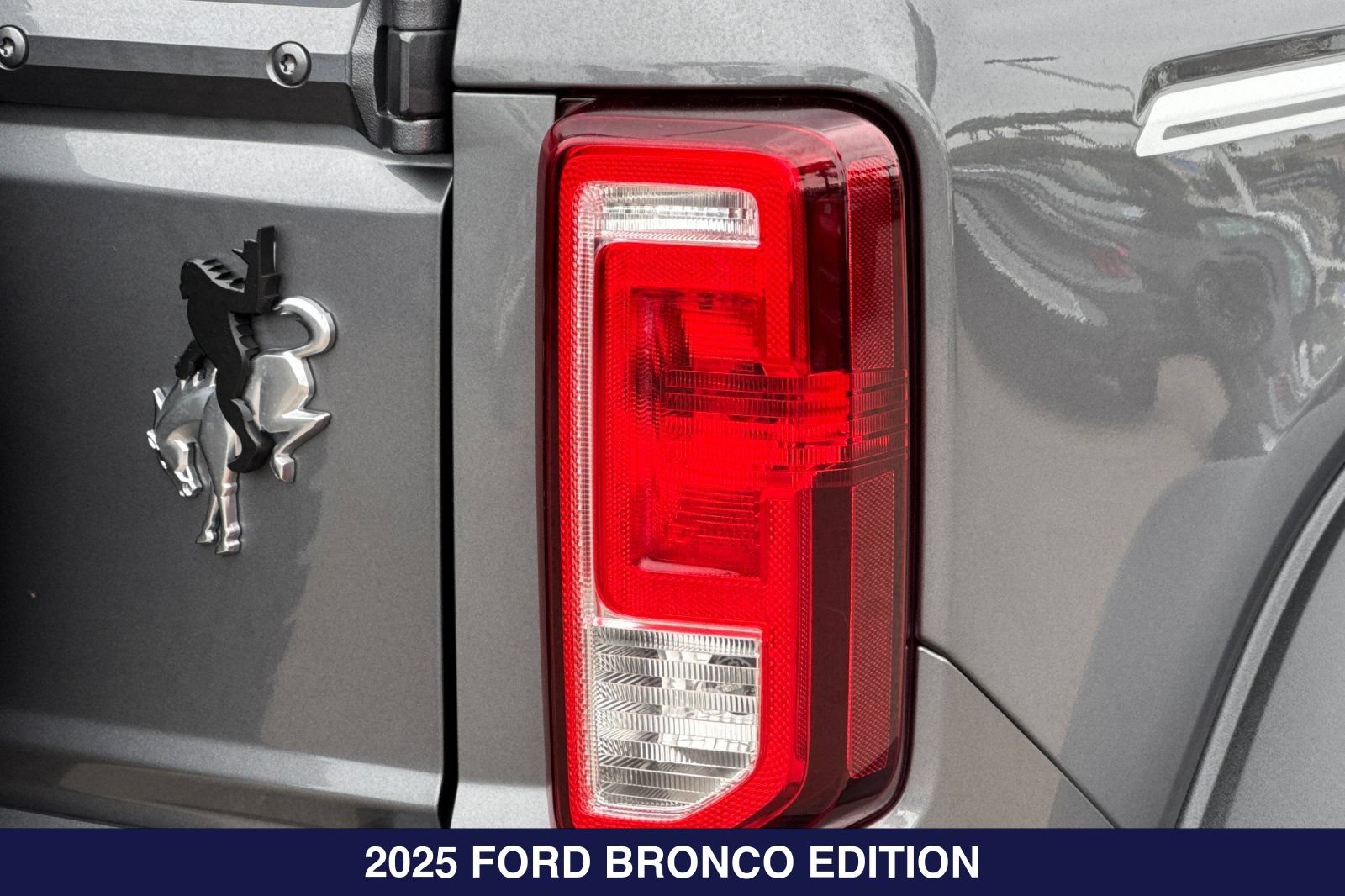 Certified 2025 Ford Bronco Heritage Edition AWD/4WD image 30