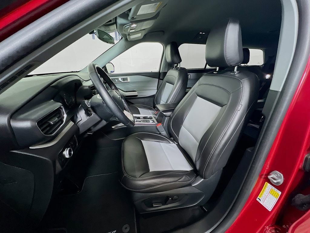 Certified 2023 Ford Explorer XLT w/ Equipment Group 202A image 13