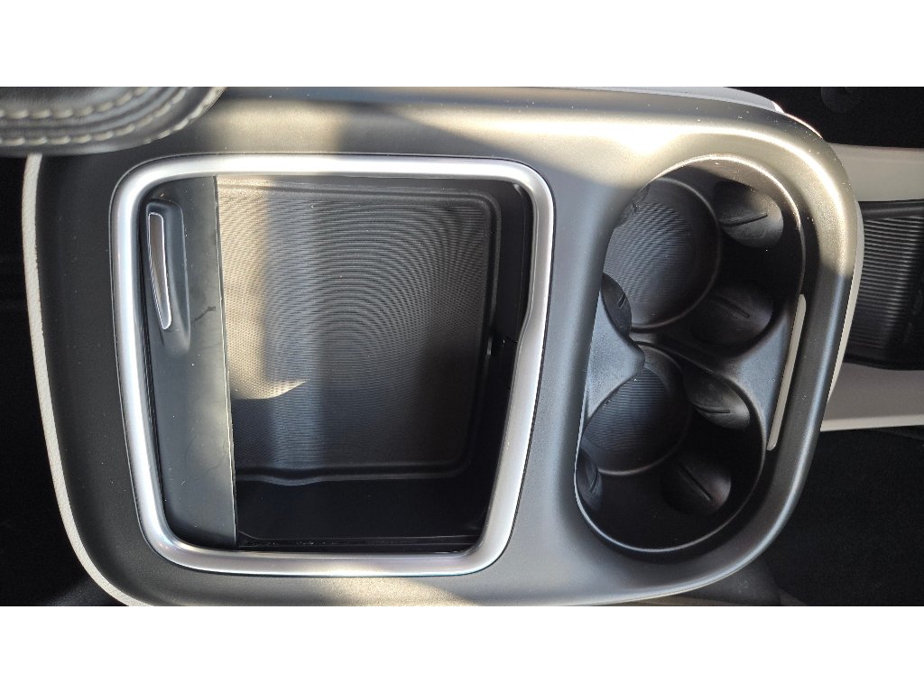 Used 2024 Chrysler Pacifica Touring-L FWD image 37