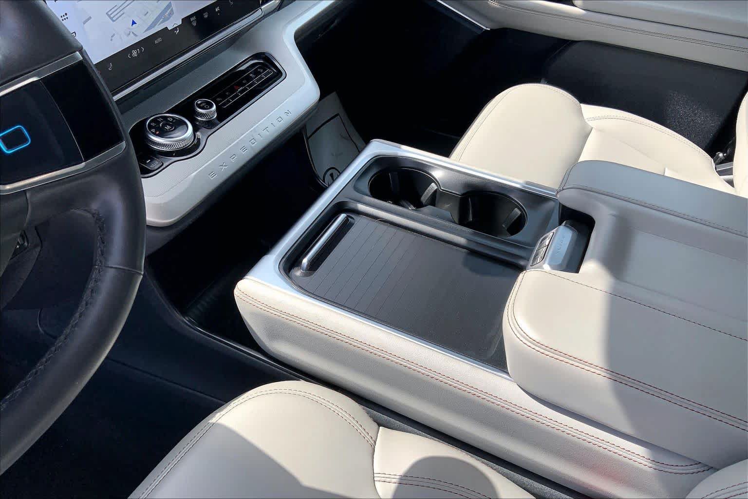 Certified 2025 Ford Expedition Active AWD/4WD image 16