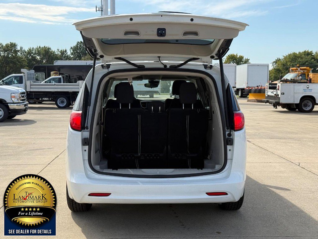 Used 2023 Chrysler Voyager LX FWD image 20