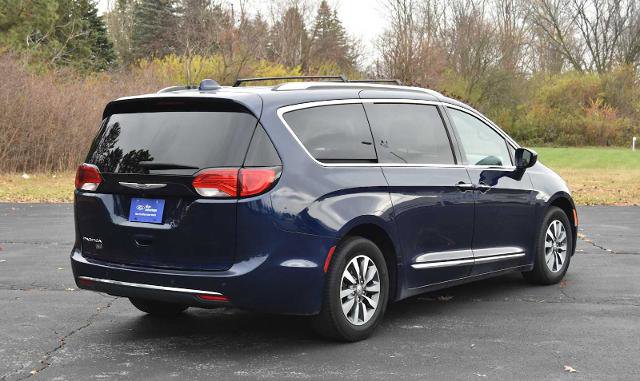 Used 2020 Chrysler Pacifica Touring-L image 3