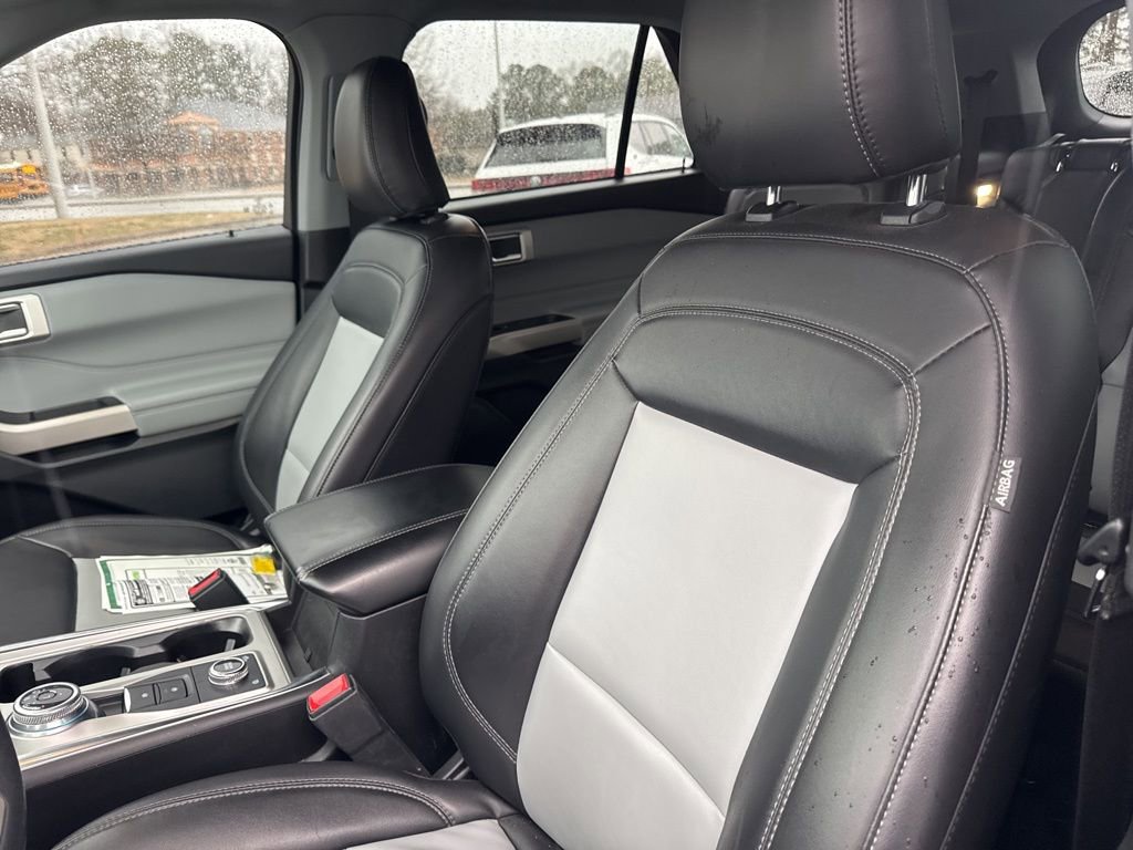 Certified 2022 Ford Explorer XLT w/ Equipment Group 202A image 16