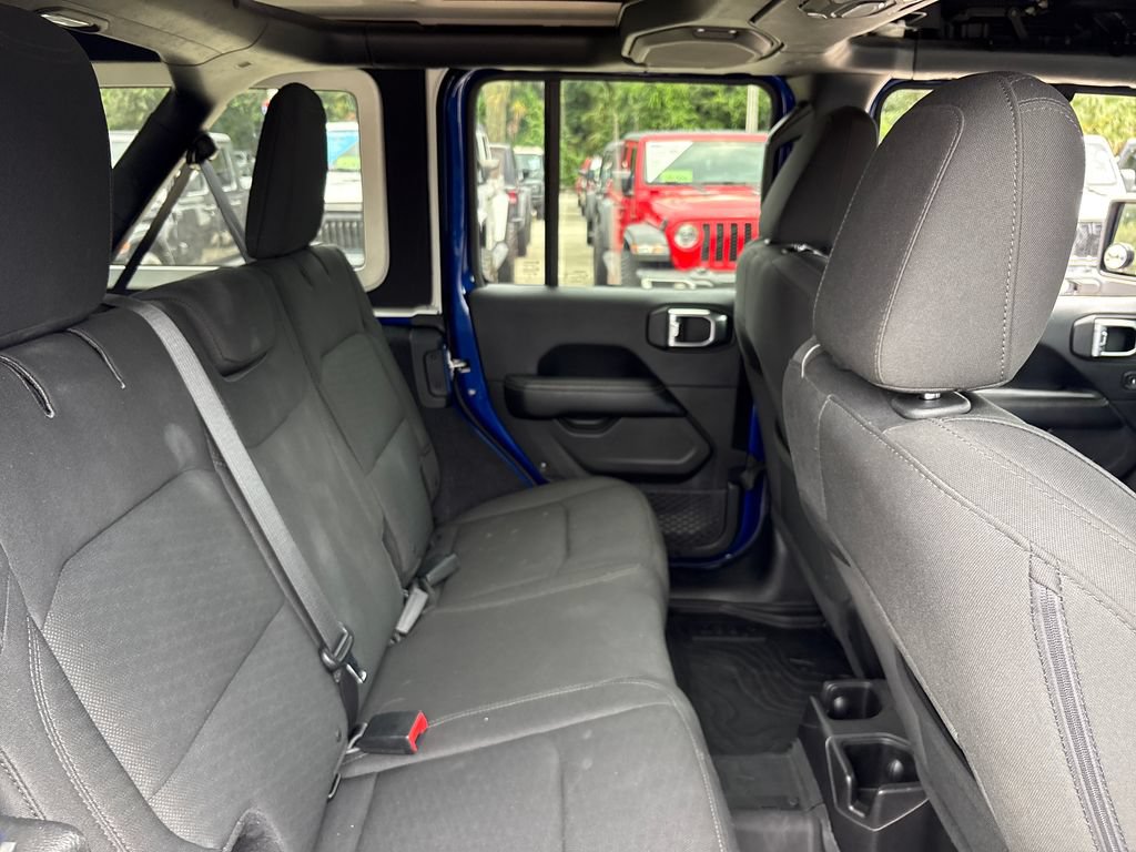 Used 2018 Jeep Wrangler Unlimited Sahara AWD/4WD image 28