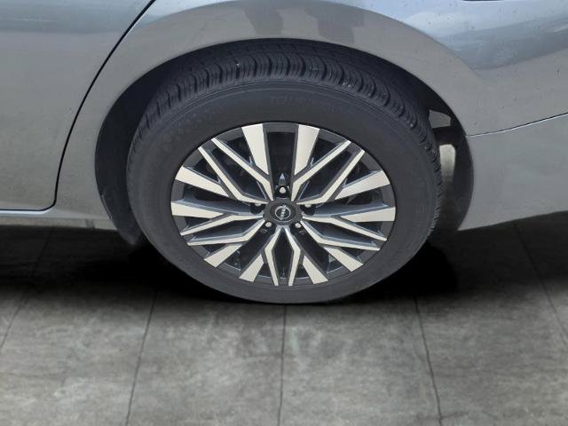 Used 2023 Nissan Altima 2.5 SV FWD image 11