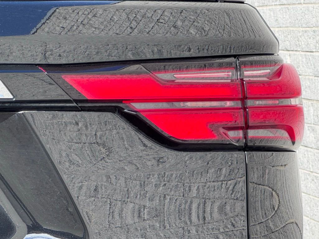 Used 2023 Chevrolet Traverse LS w/ Safety Package AWD/4WD image 12