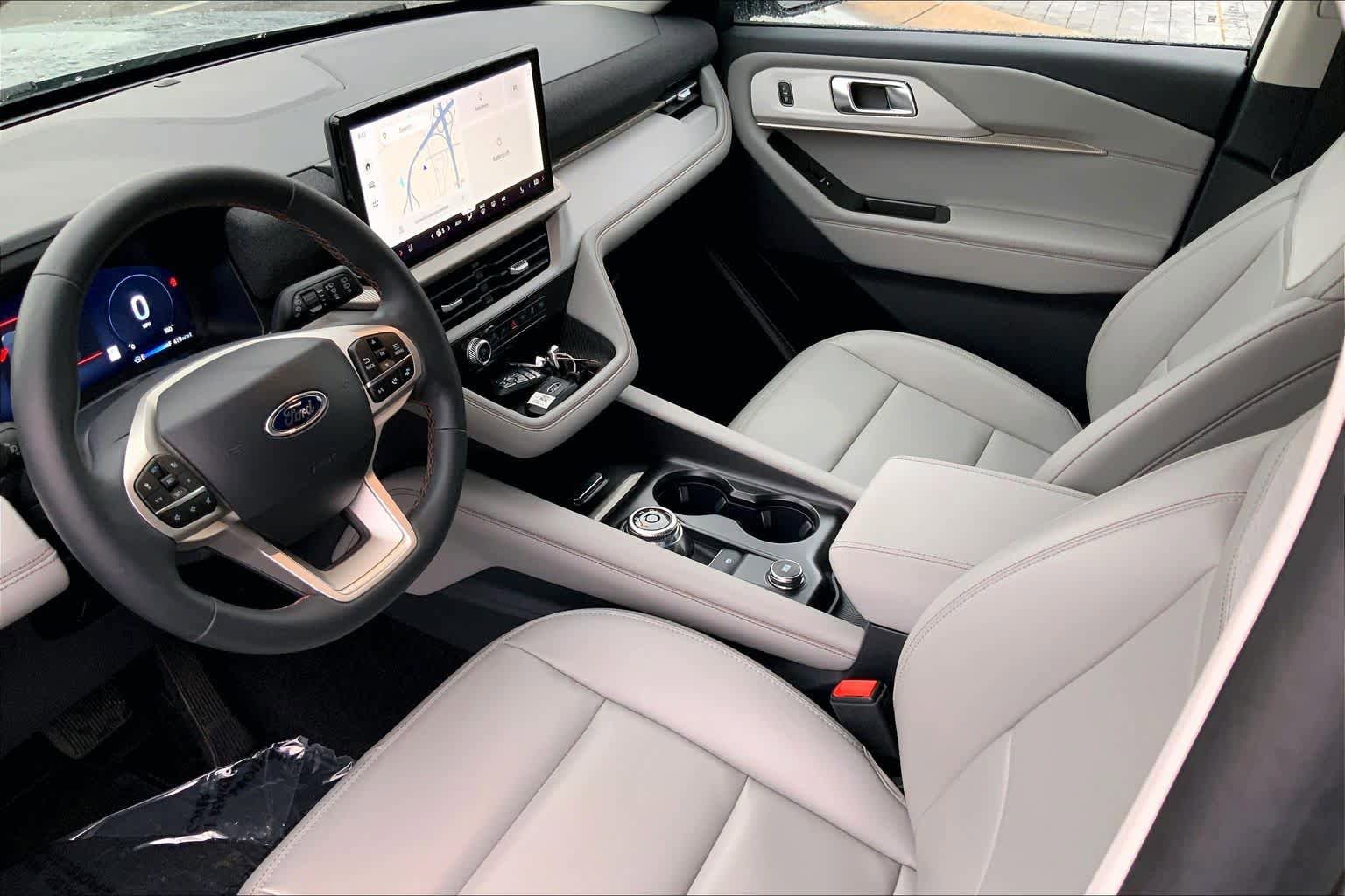 Certified 2025 Ford Explorer Active w/ Active Comfort Package RWD image 16