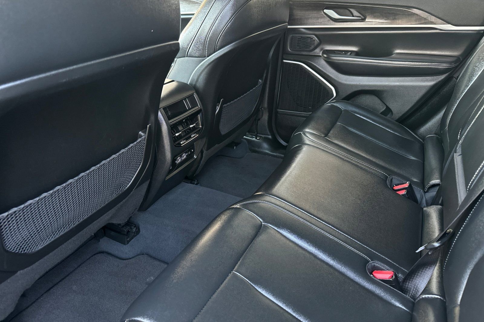 Used 2023 Jeep Grand Cherokee 4WD 4xe image 13