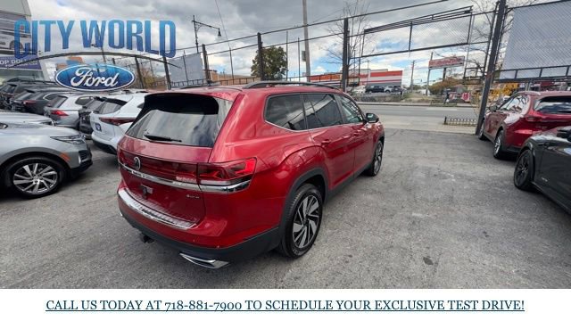 Used 2024 Volkswagen Atlas SE w/ Panoramic Sunroof Package image 3