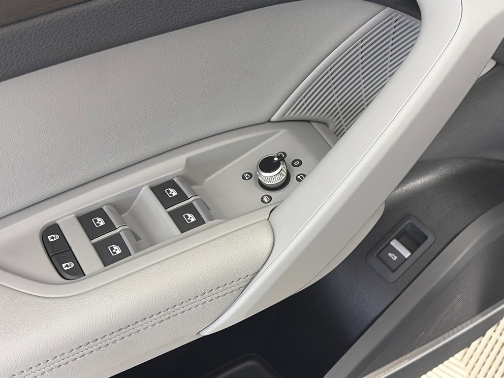 Used 2022 Audi Q5 2.0T Prestige image 25