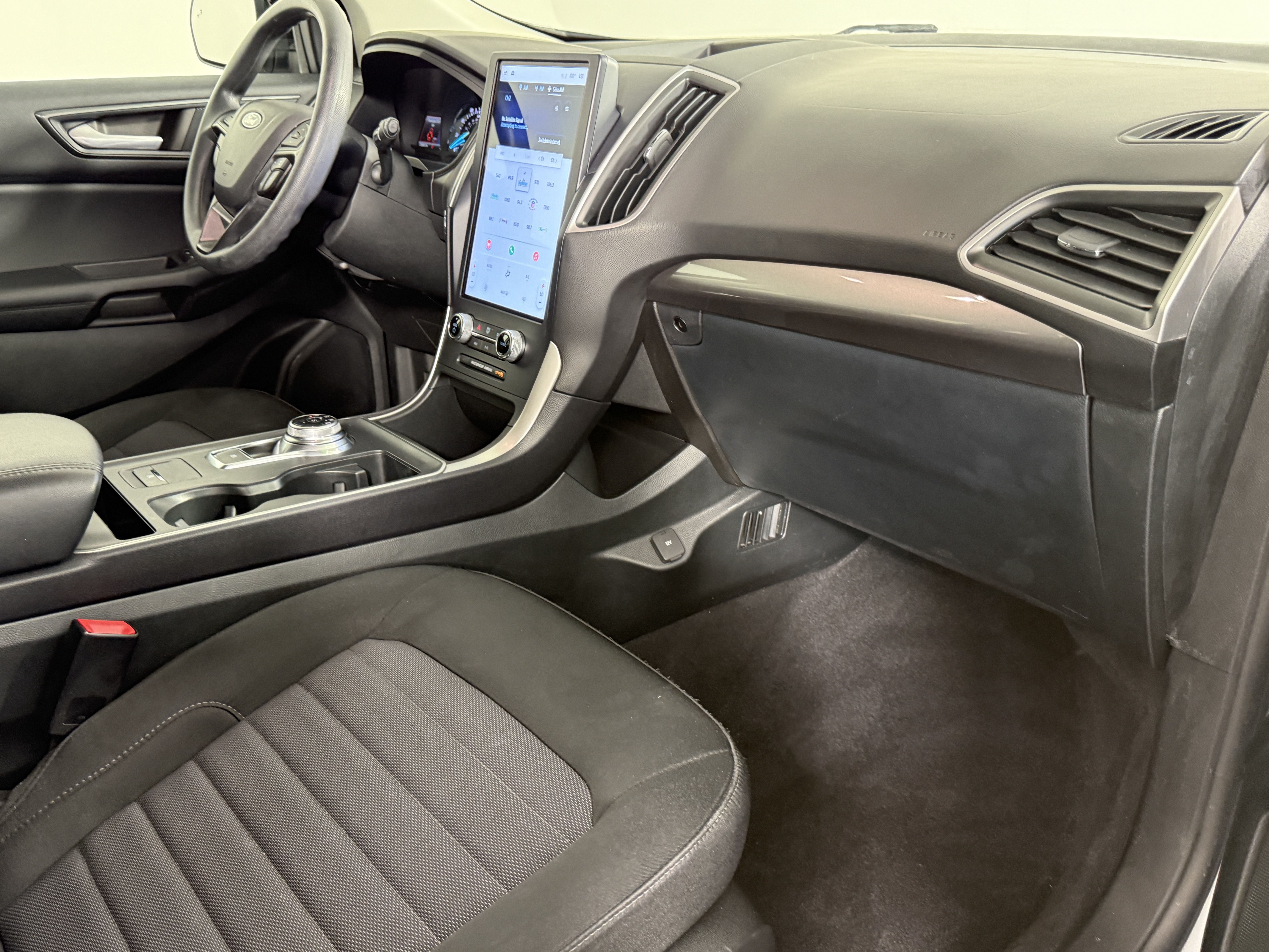 Certified 2023 Ford Edge SE w/ Black Appearance Package AWD/4WD image 9