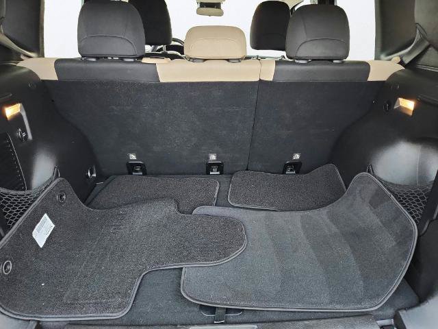Used 2017 Jeep Renegade Latitude FWD image 32