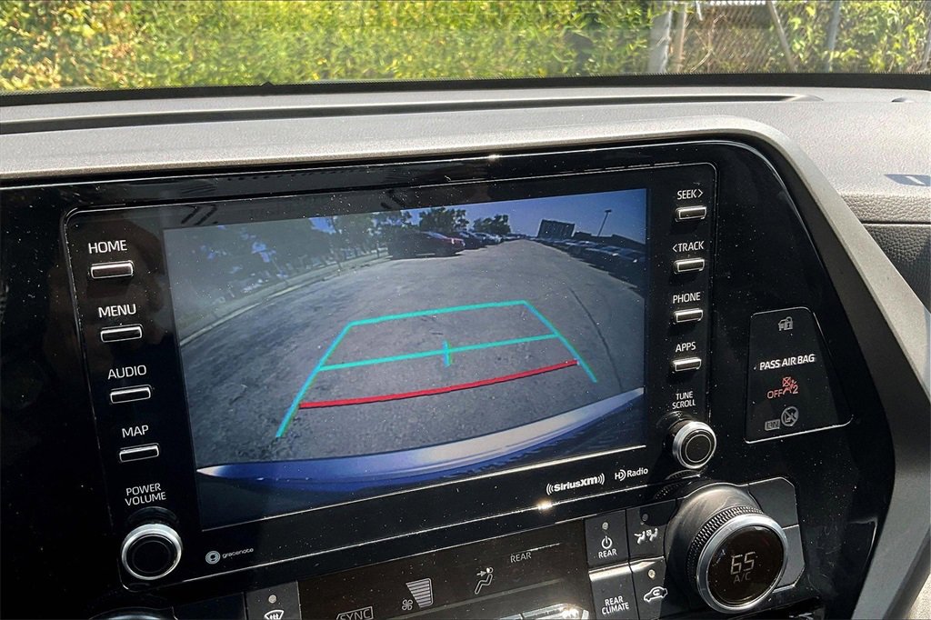 Used 2021 Toyota Highlander LE image 21