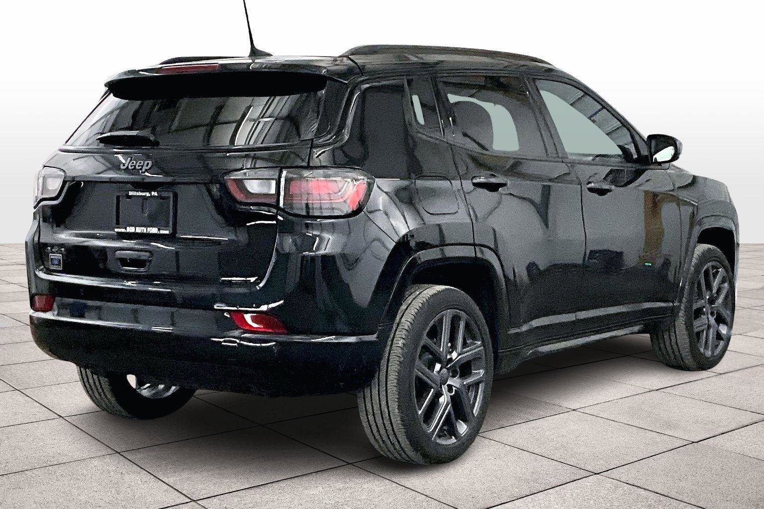 Used 2024 Jeep Compass Limited w/ High Altitude Package image 3