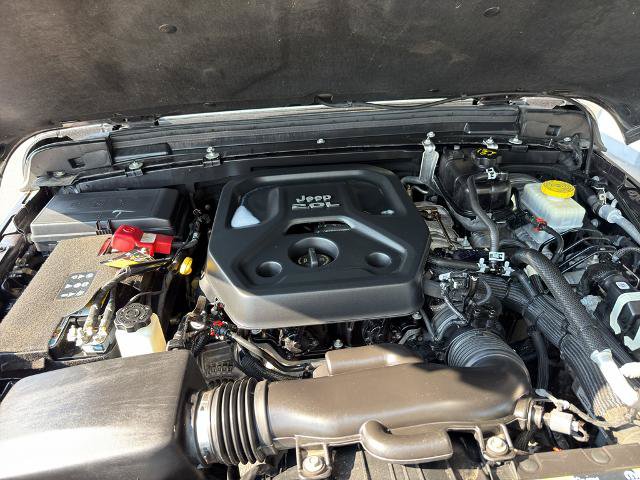 Used 2021 Jeep Wrangler Unlimited Sahara AWD/4WD image 4