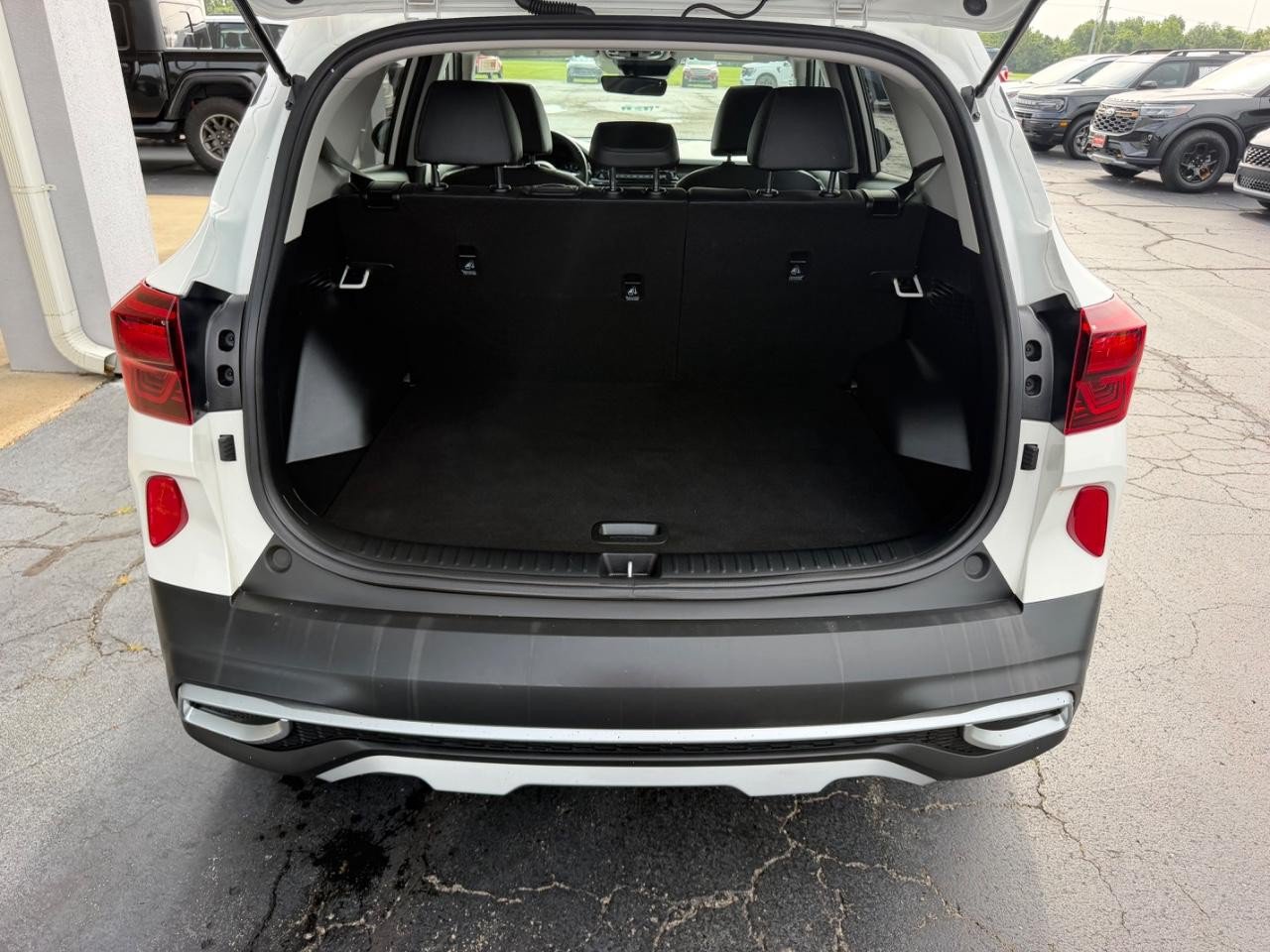Used 2023 Kia Seltos EX AWD/4WD image 5