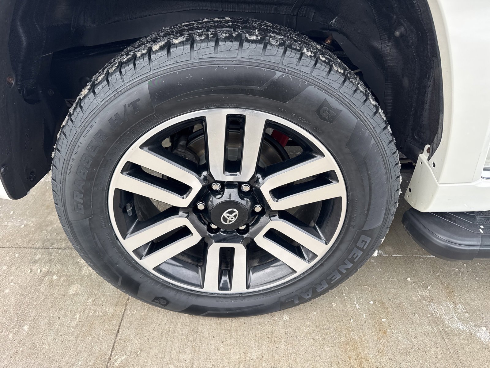 Used 2023 Toyota 4Runner Limited image 19