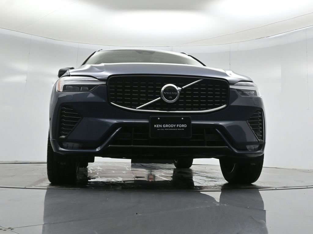 Used 2023 Volvo XC60 B5 Plus image 32