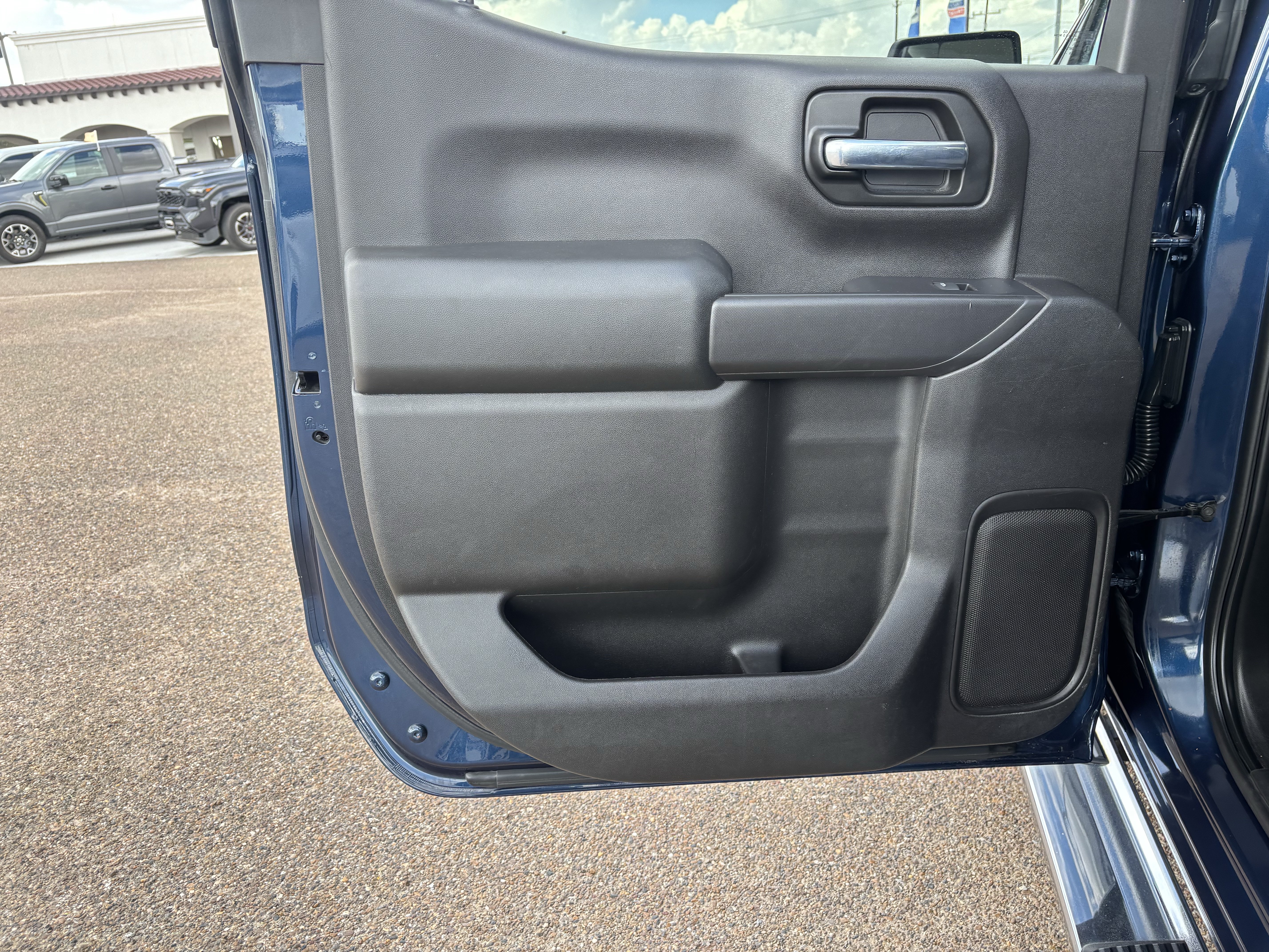 Used 2020 Chevrolet Silverado 1500 Custom w/ Custom Value Package RWD image 12