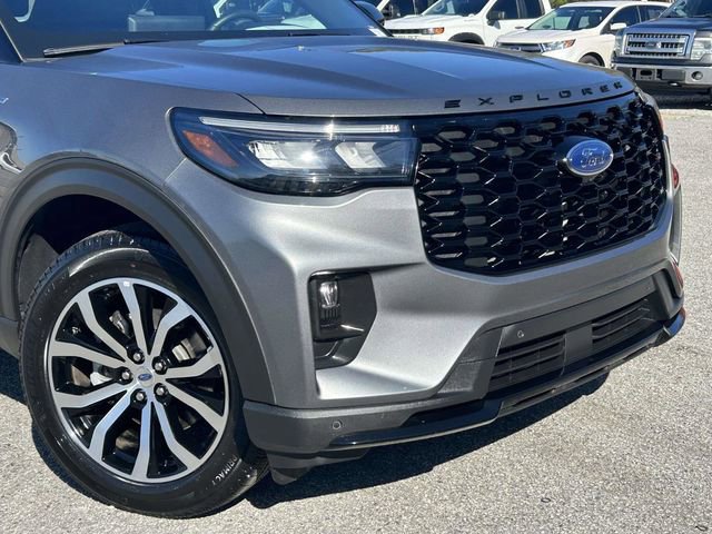 Certified 2025 Ford Explorer ST-Line image 9