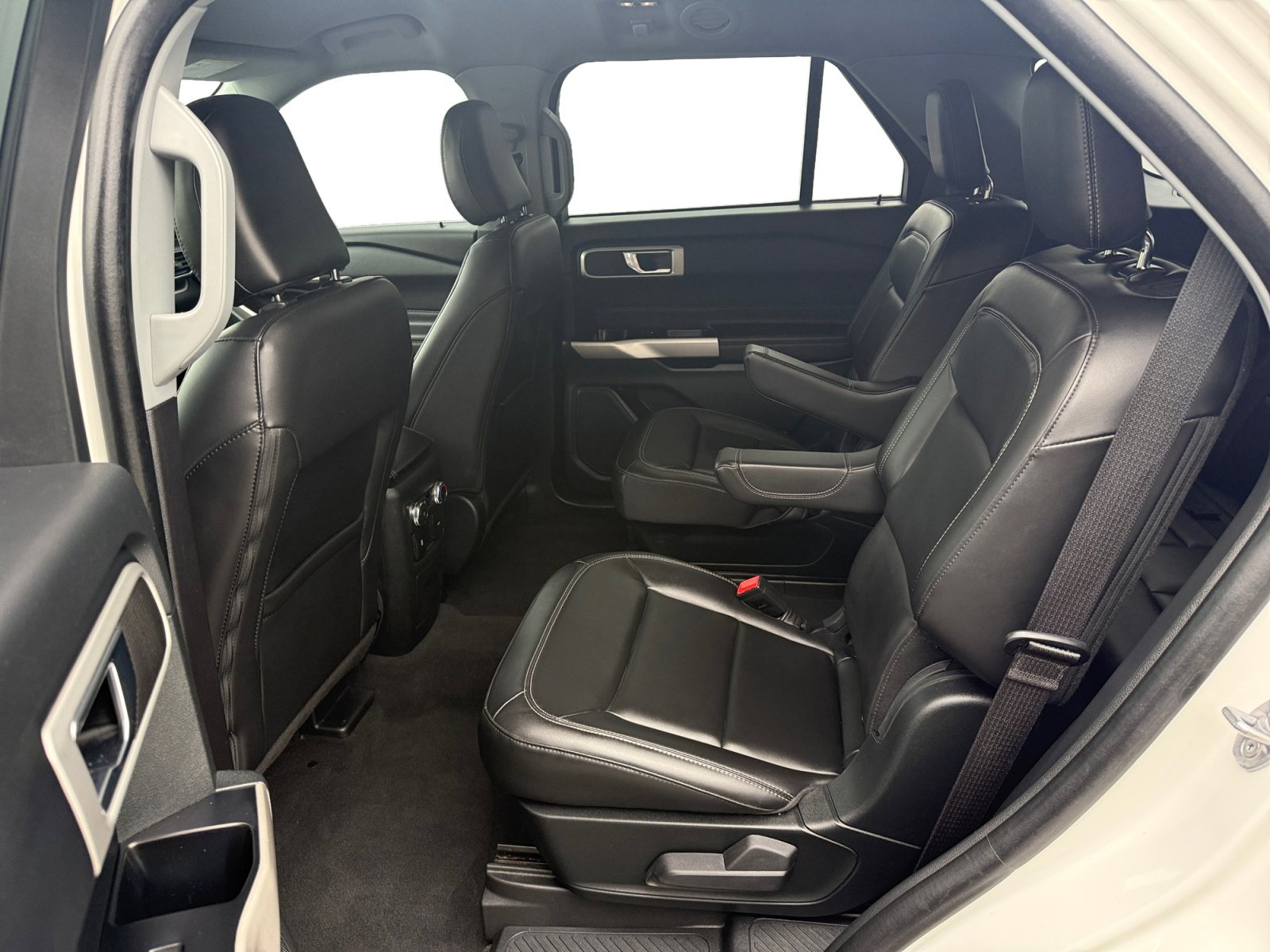 Certified 2022 Ford Explorer XLT w/ Equipment Group 202A image 16