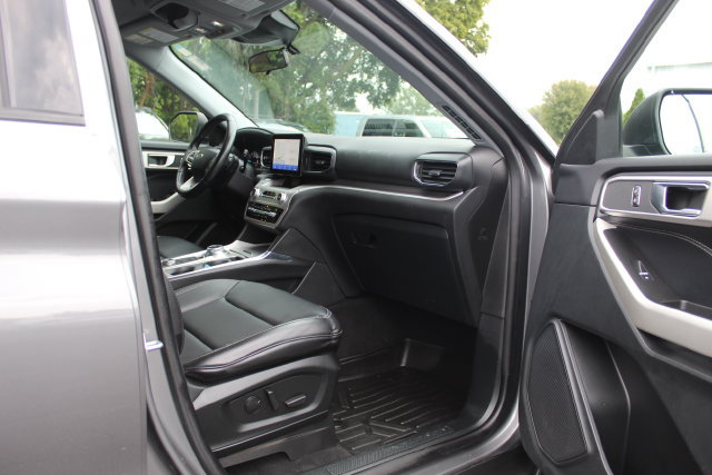 Certified 2021 Ford Explorer XLT w/ Equipment Group 202A AWD/4WD image 27