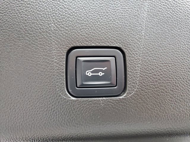 Used 2022 Chevrolet Traverse LT image 9