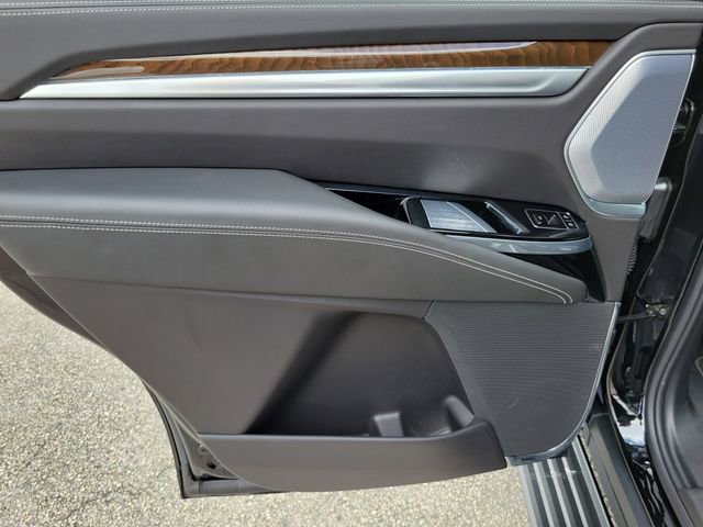 Used 2025 Cadillac Escalade Sport Platinum image 8