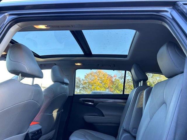 Used 2022 Toyota Highlander Platinum image 12